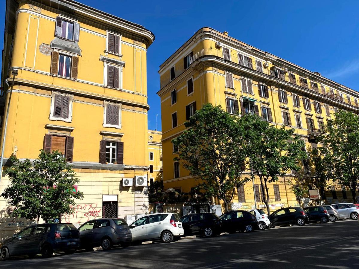 In Rome In Love In Bike — Photos 1